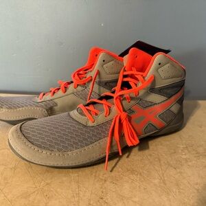 ASICS Men's Gray and Red Wrestling Shoes